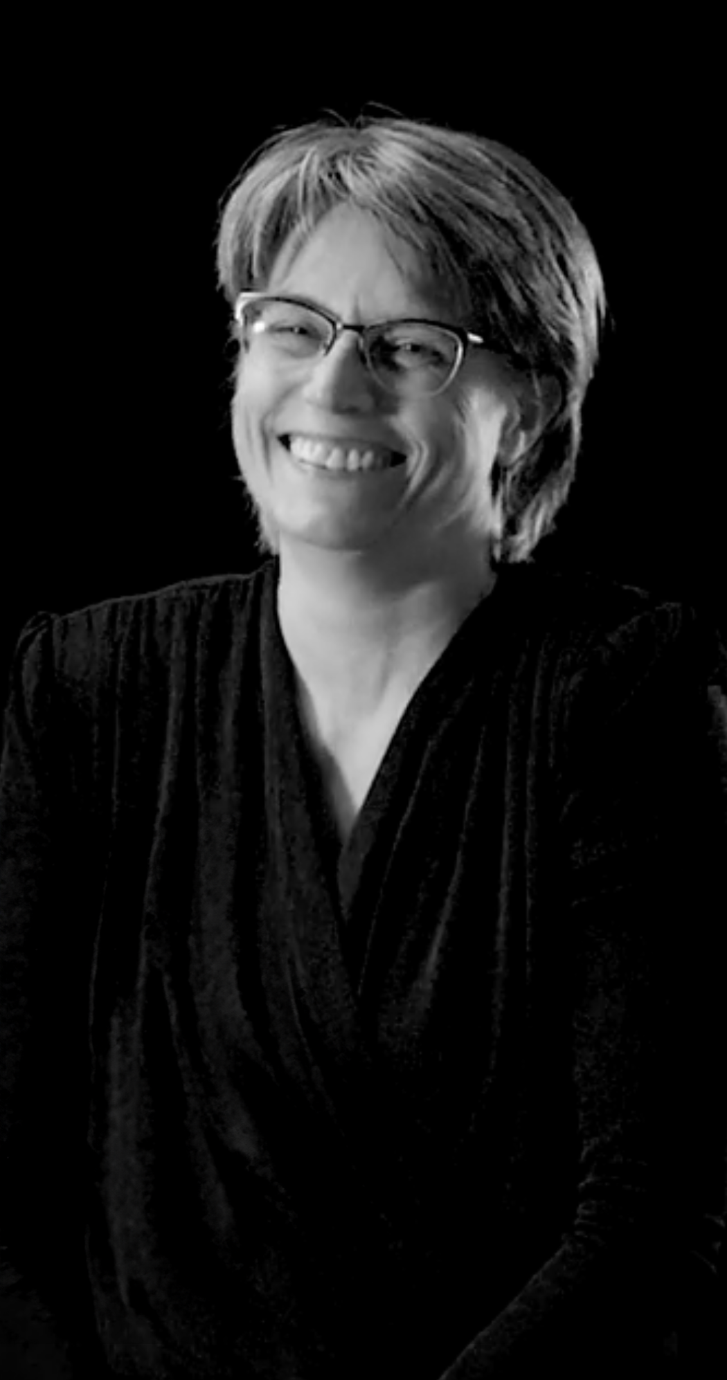 Team portret — vrouw met bril (seed)